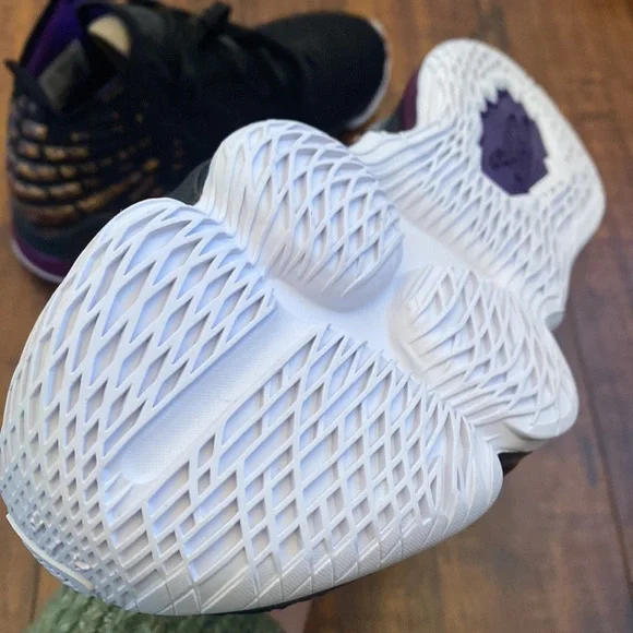 Nike lebron XVII sneaker - Picture 4 of 6